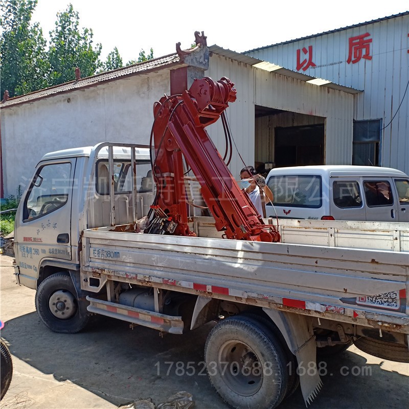 皮卡车安装1.2车载吨折叠吊机 折叠吊车液压360度旋转吊机图2