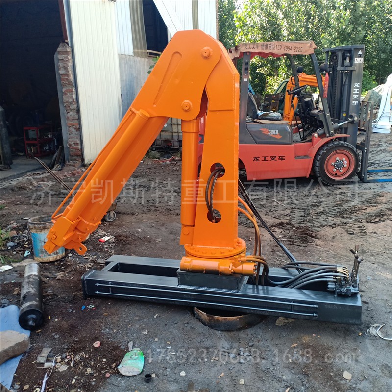 厂家供应1吨2吨轻卡随车吊车 小型液压折叠吊机家用车载折臂吊机