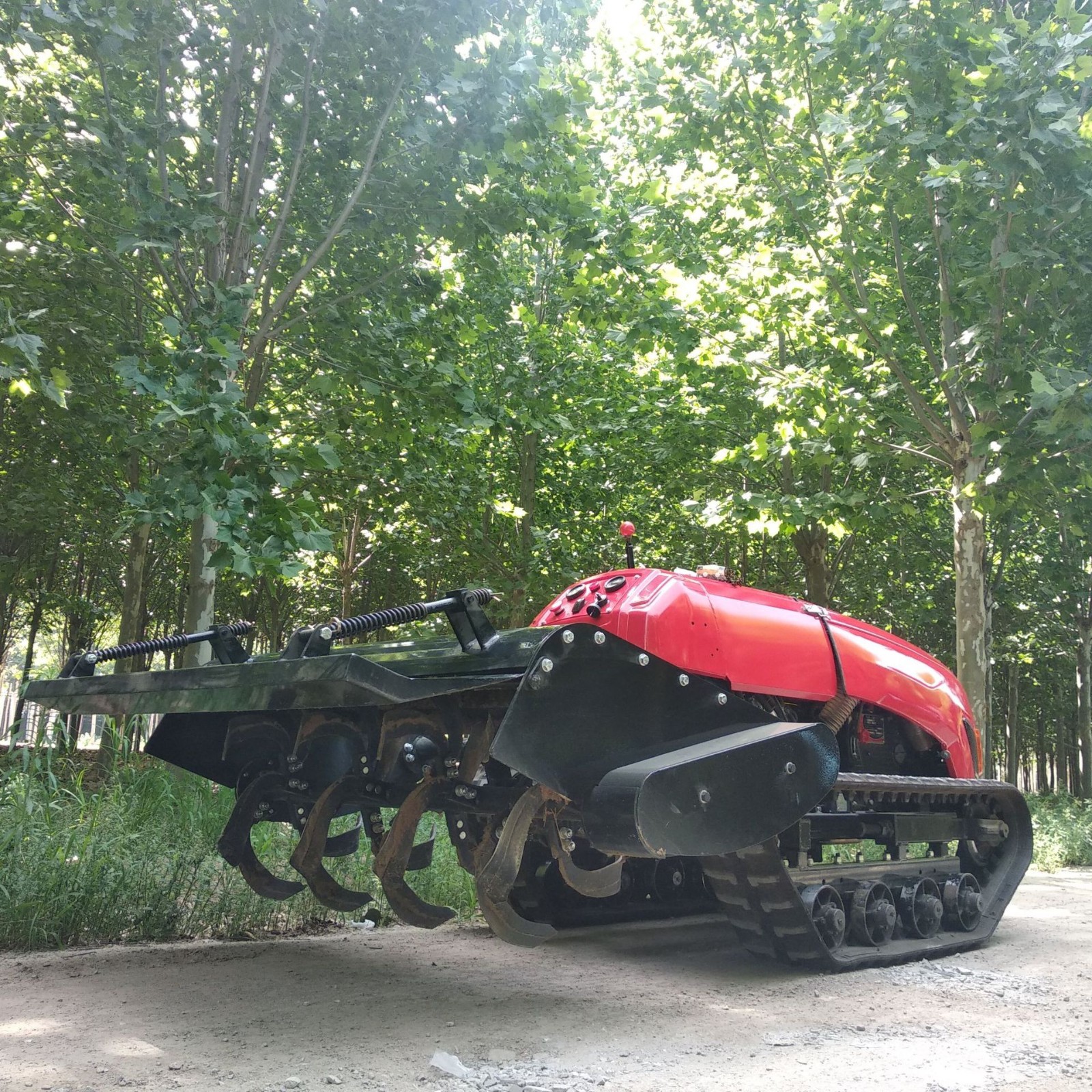 果园自走式履带微耕机32马力柴油松土机一机多用农用智能耕地机图4