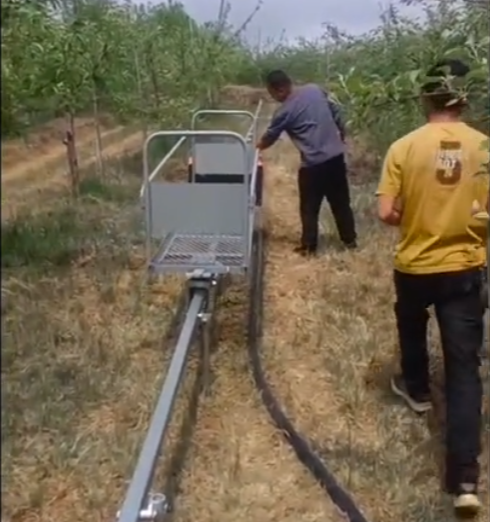 山地果园单轨道运输车全地形农用爬坡搬运车电动单轨运输车图4