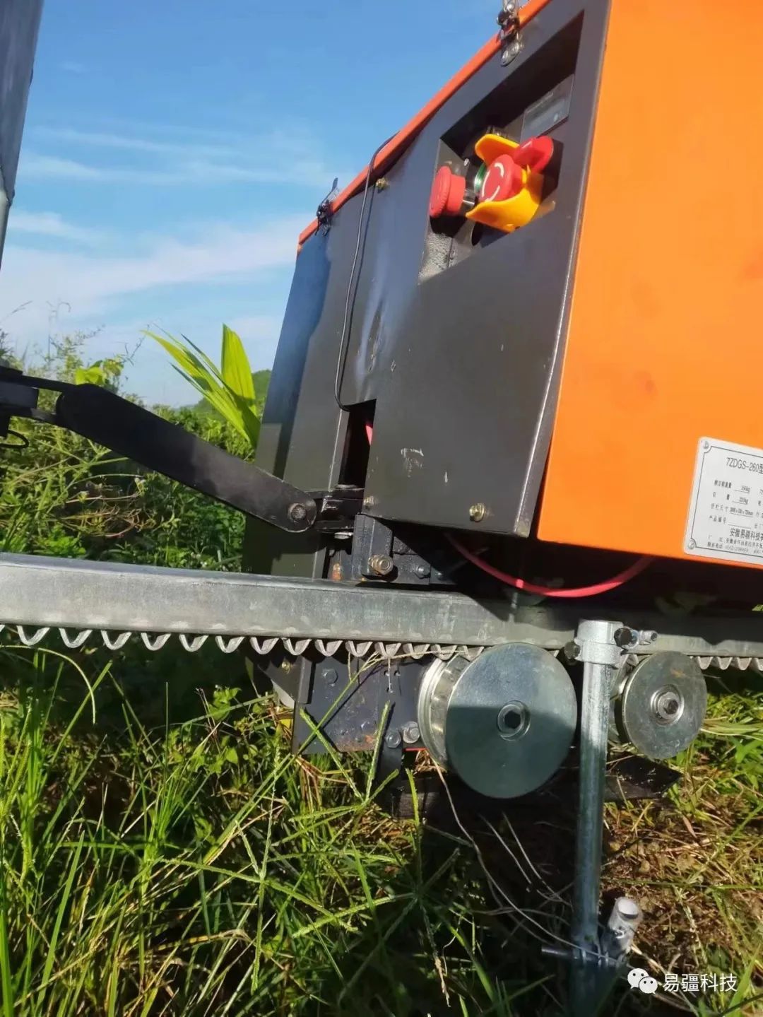 山地果园单轨道运输车全地形农用爬坡搬运车电动单轨运输车图5