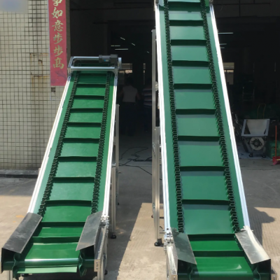 爬坡皮带输送机 装车裙边皮带机 轻型物料挡板式传送机