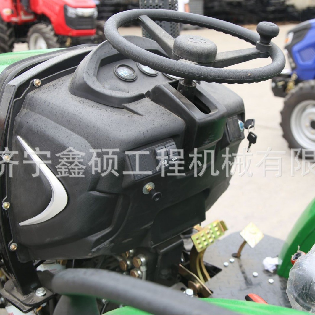 25马力四驱小型拖拉机 大型农用耕地机旋耕机 四轮农用拖 拉机图3