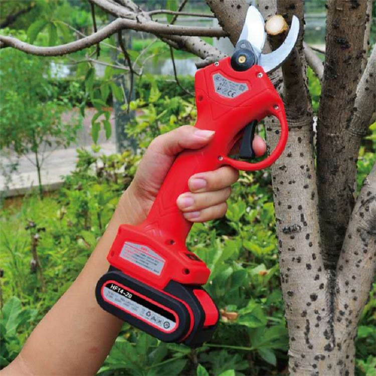 轻巧便携式小型电动剪刀 园林梨树桃树修枝剪 30mm锂电园艺剪枝机图4