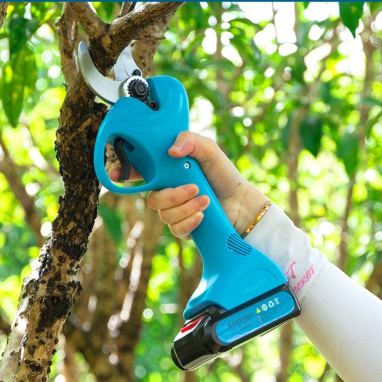 轻巧便携式小型电动剪刀 园林梨树桃树修枝剪 30mm锂电园艺剪枝机图3