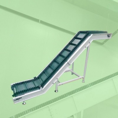 倾斜输送机 占地小 工业煤炭砂石输送设备大倾角皮带式品爬坡传送机