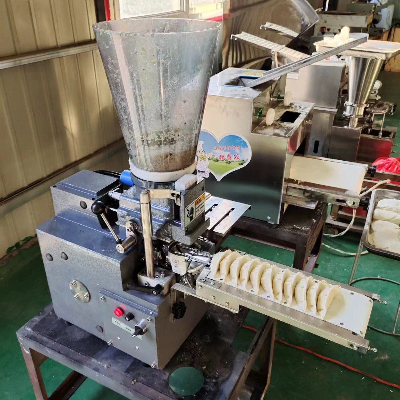 厂家一站式供应仿手工煎饺机小型半自动包合式锅贴煎饺机图4