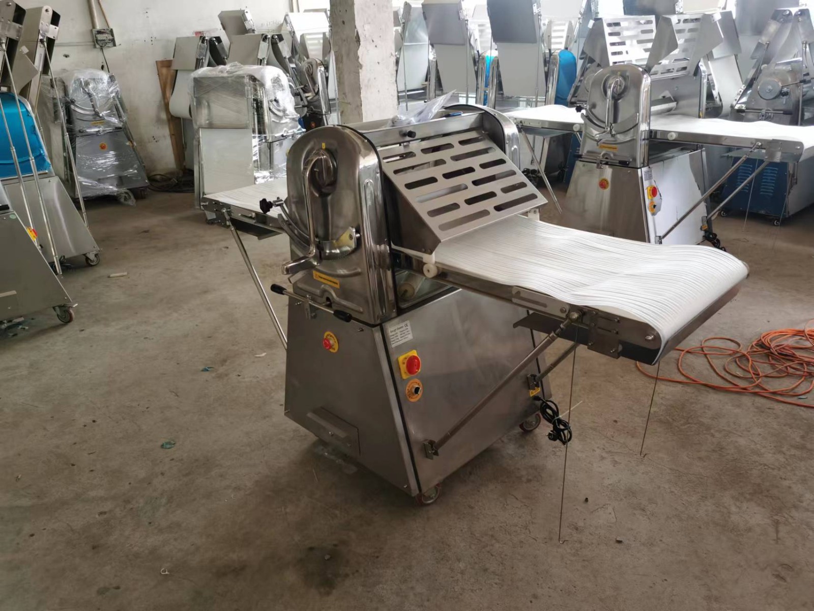 商用型起酥机全自动仿手工酥皮机不锈钢多功能绿豆千层饼酥饼机图3