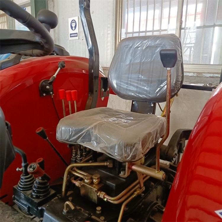 大马力农田中拖拖拉机 多缸轮式旋耕犁地机 操作简便图5