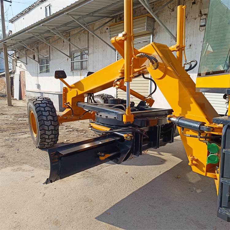 专业生产自走式工程平地机 旧村改造路基整平机图4