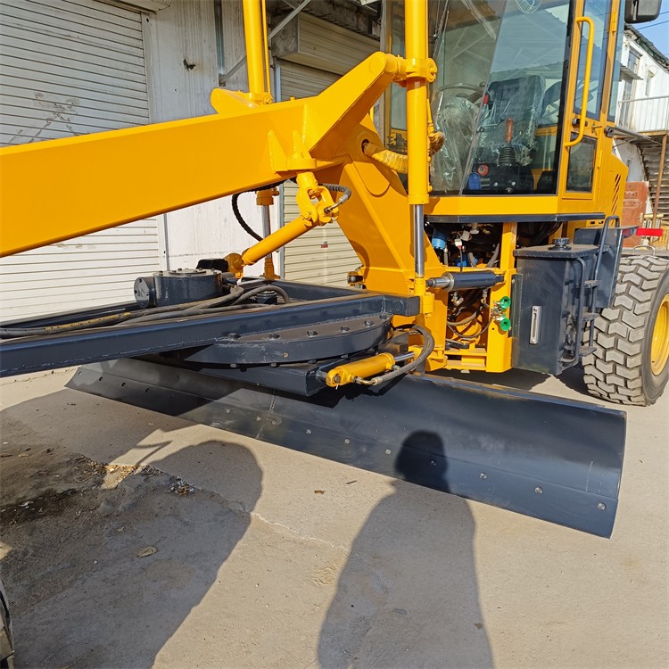 专业生产自走式工程平地机 旧村改造路基整平机图2