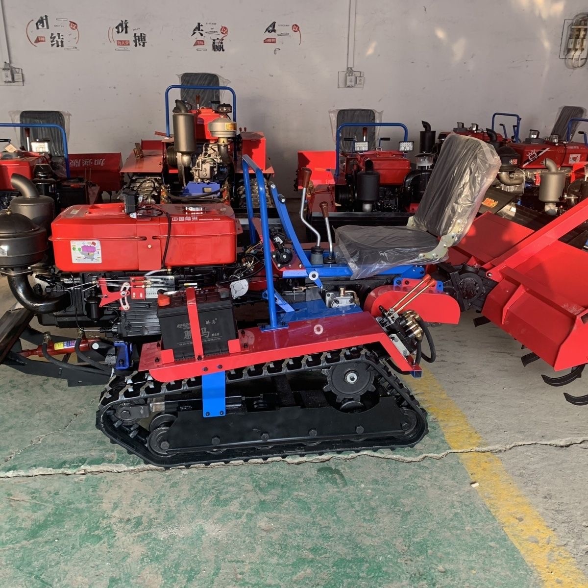 履带式乘坐小型多功能四驱微耕机农用大棚田园开沟松土柴油旋耕机图4