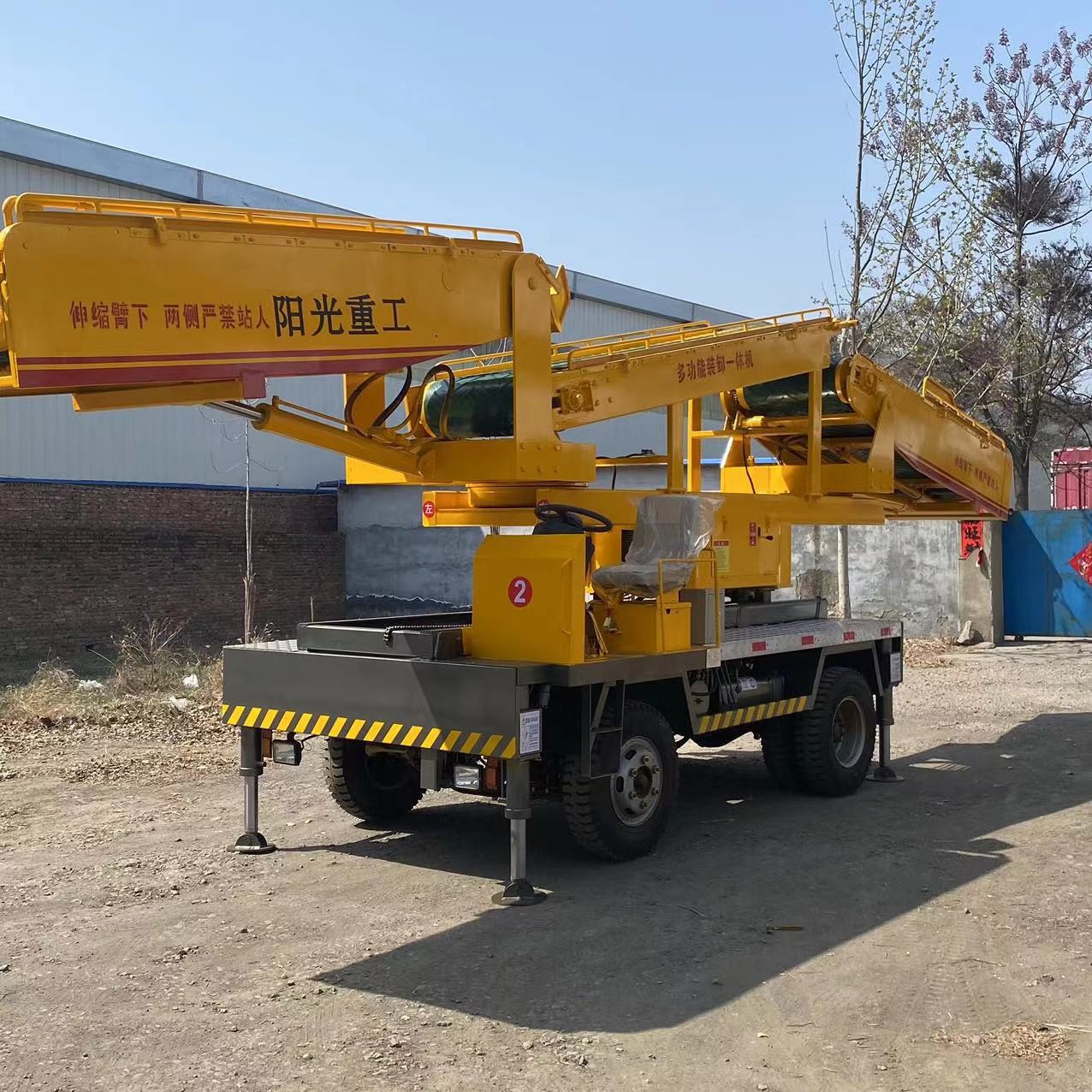 多功能火车装卸一体机货场移动式爬坡输送机袋装伸缩站台可进车厢图4