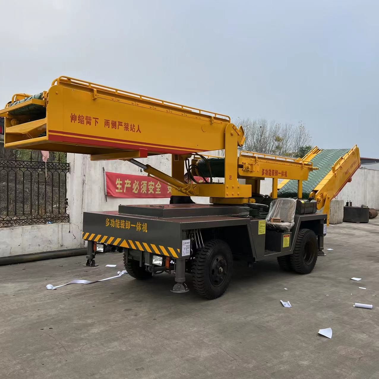 多功能火车装卸一体机货场移动式爬坡输送机袋装伸缩站台可进车厢图2