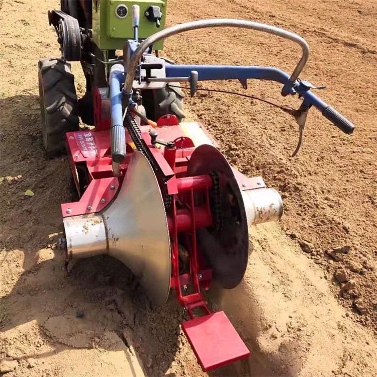柴油机带大棚用草莓开沟起垄机 一次成型草莓大葱旋耕筑埂机图5
