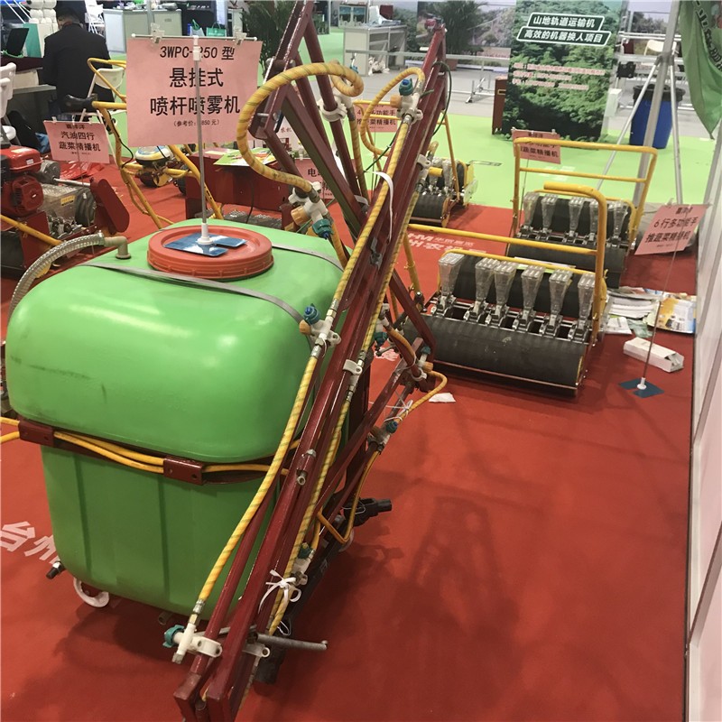 农田喷洒打药机农用四轮车自走式打药机果园打药机农用除虫打药机图5