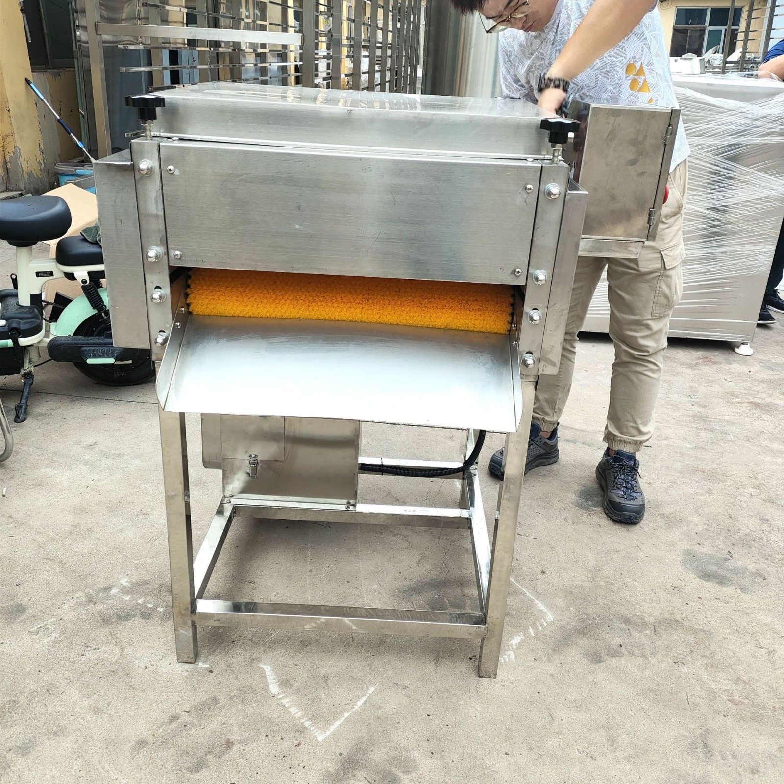 粽叶双辊清洗机 毛辊清洗 全自动芦苇叶刷洗机 毛竹柊叶去泥沙图5