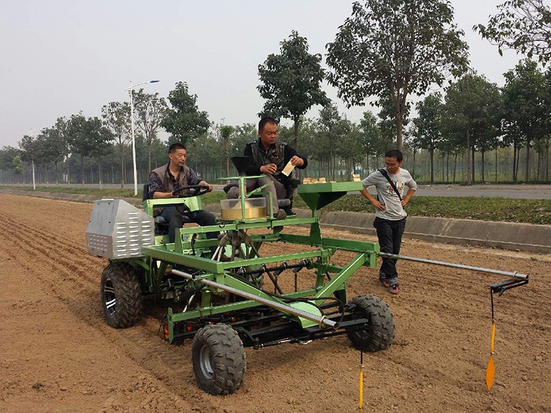 2B-6-ZL150 自走式数控小播种机图2