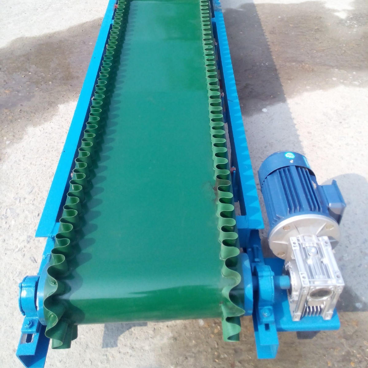 万亨爬坡皮带输送机 耐磨 输送平稳 车间流水线爬坡机 货物分拣传图3