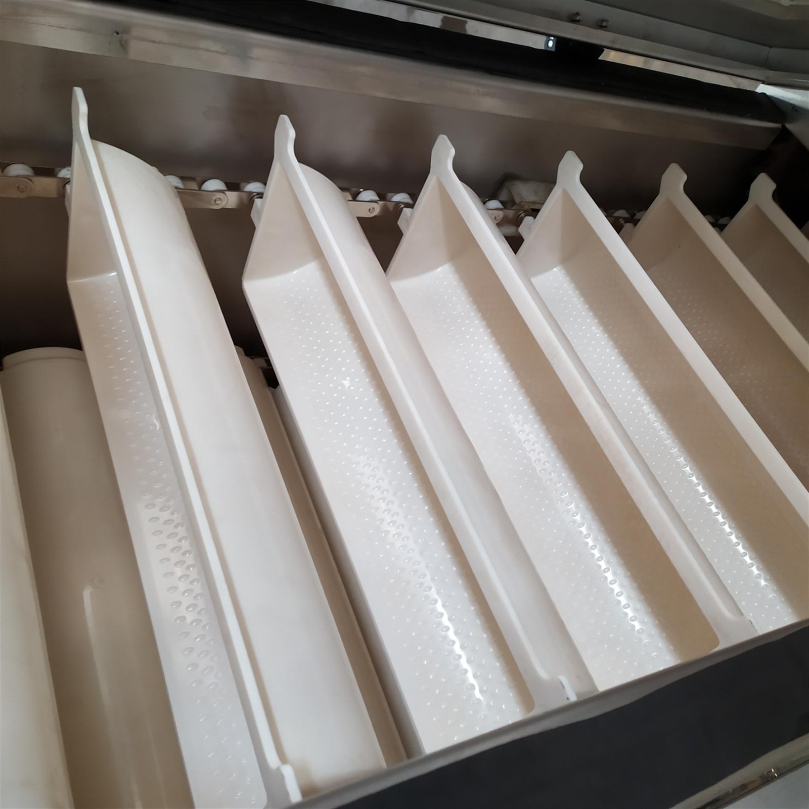 万亨斗式提升机工业上料机挡板上料 提升机输送设备大型爬坡斗式图5