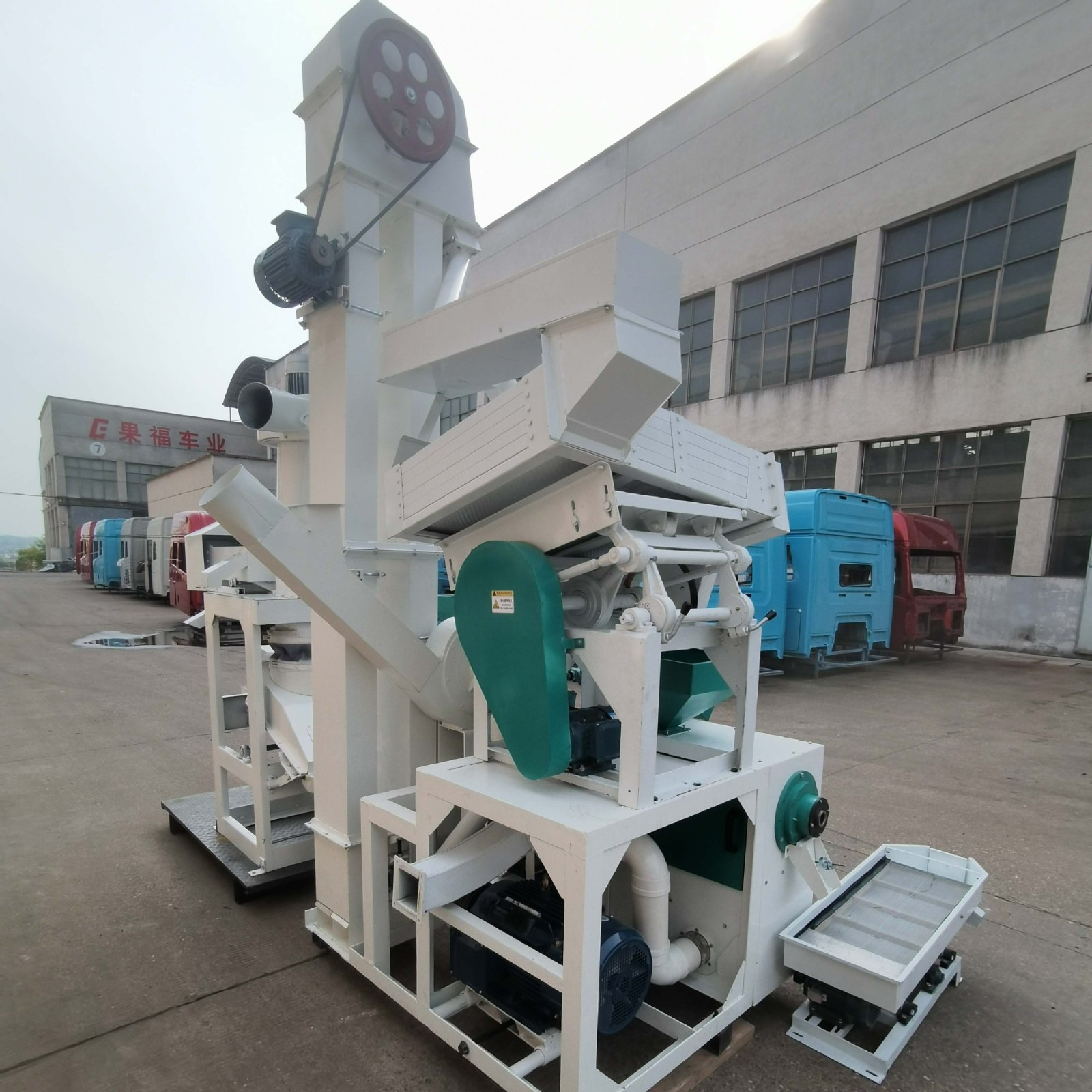 新款打米机商用大米机加工用小型碾米机 1台图4