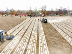智能农机成“主力军” 乌苏市百万亩棉花播种尽显“科技范”