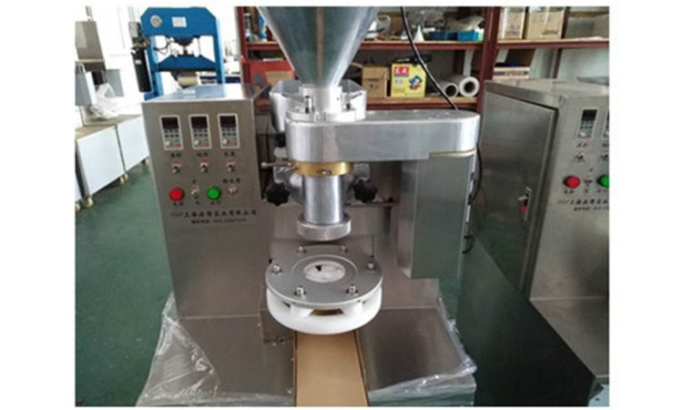 面食加工机械 各类多功能食品包馅机 生产速度快 放心选择