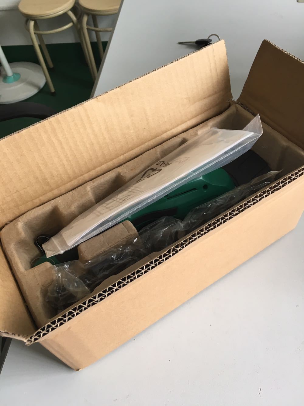 跨境新款 手持式两用剪 园林修枝机7.2V 除草剪枝可选配推杆图3