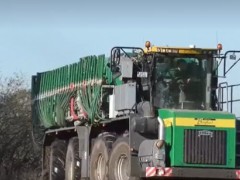 德国新型农机问世，耕地施肥一气呵成！机械智能系统完美融合