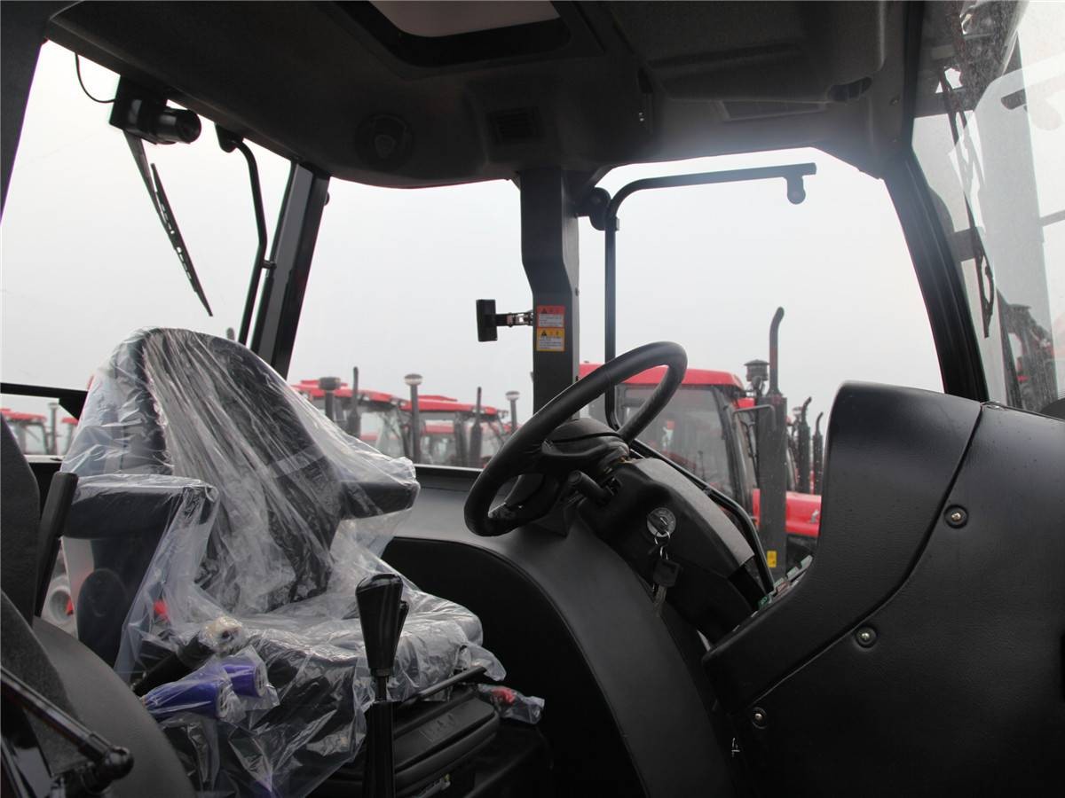 东方红LX1204轮式拖拉机