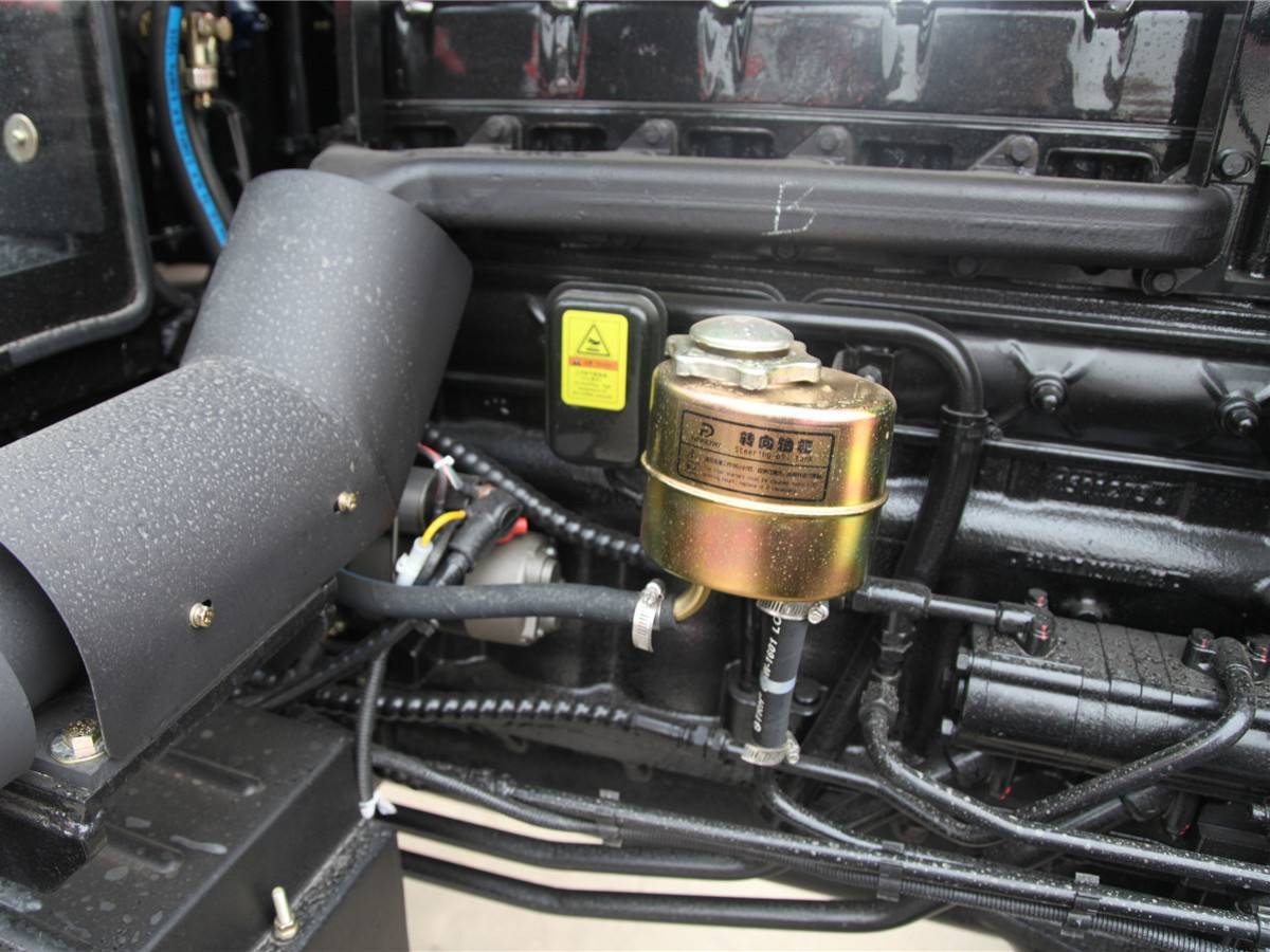 东方红LX1204轮式拖拉机图5