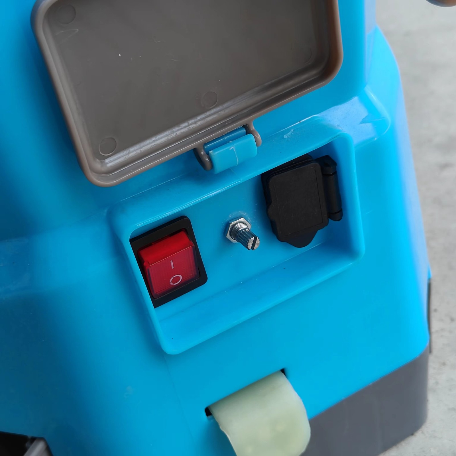 电动施肥器背带式撒肥机施肥农用鱼塘水田果树电动撒肥器厂家图3