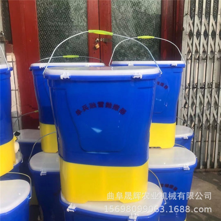 草种子抛洒器撒肥施肥机 电动后置抛洒扬肥机 单兵融雪抛洒器厂家图2