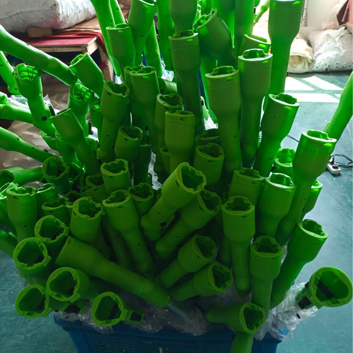 亚马逊热卖厂家直销12V/24V/48V便携式割草机除草轮两电一充图4