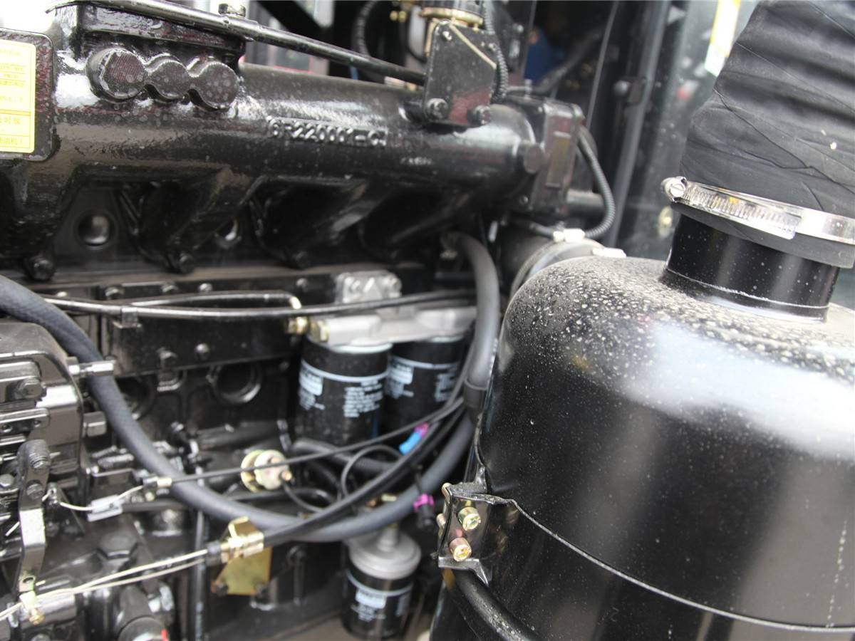 东方红LX1204轮式拖拉机图2