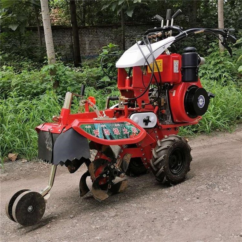 工厂优惠四驱旋耕机 农用手扶小型微耕机 多功能大葱开沟培土机图3