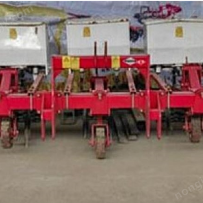 奎屯吾吾农机3ZF-5.0中耕追肥机