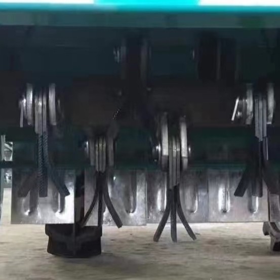 东诚履带遥控割草机 小型碎草还田机 自走式柴油除草机 果园打草机图4