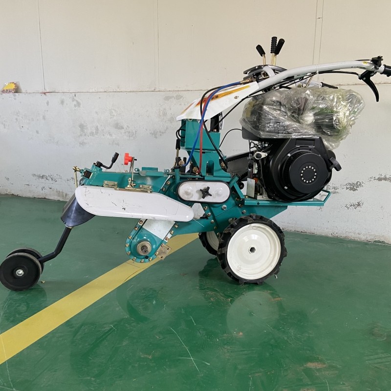 开沟培土机工作视频 丘陵地带多功能田园管理机 大姜种植起垄机图4