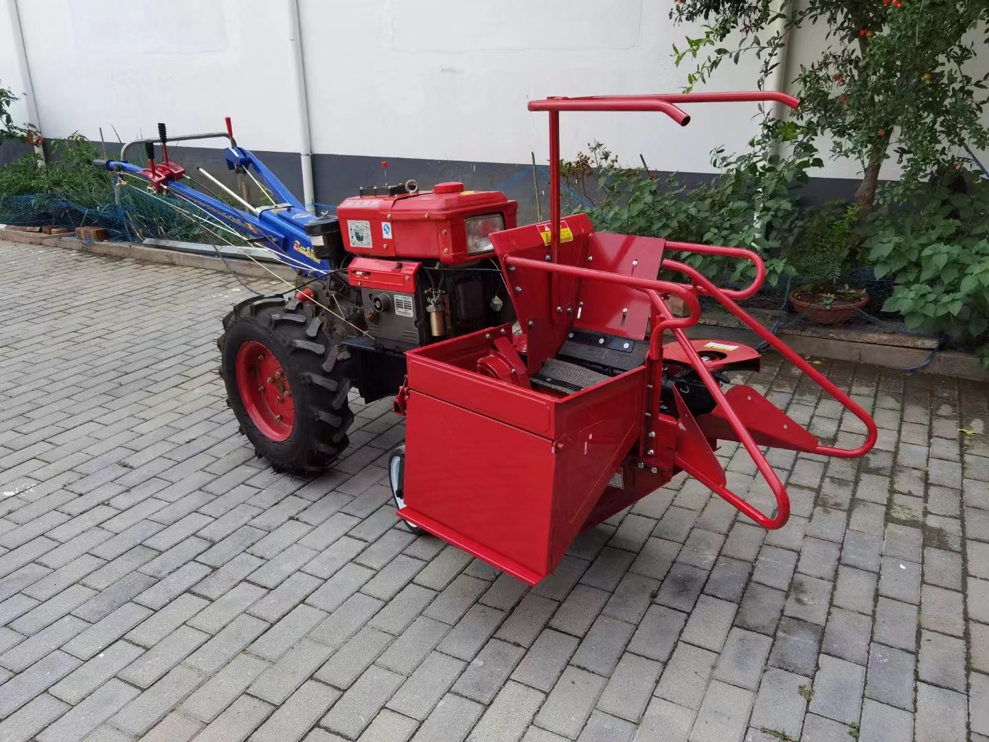 东诚小型苞谷收获机 单行玉米收割机 手扶式收棒子机器图4