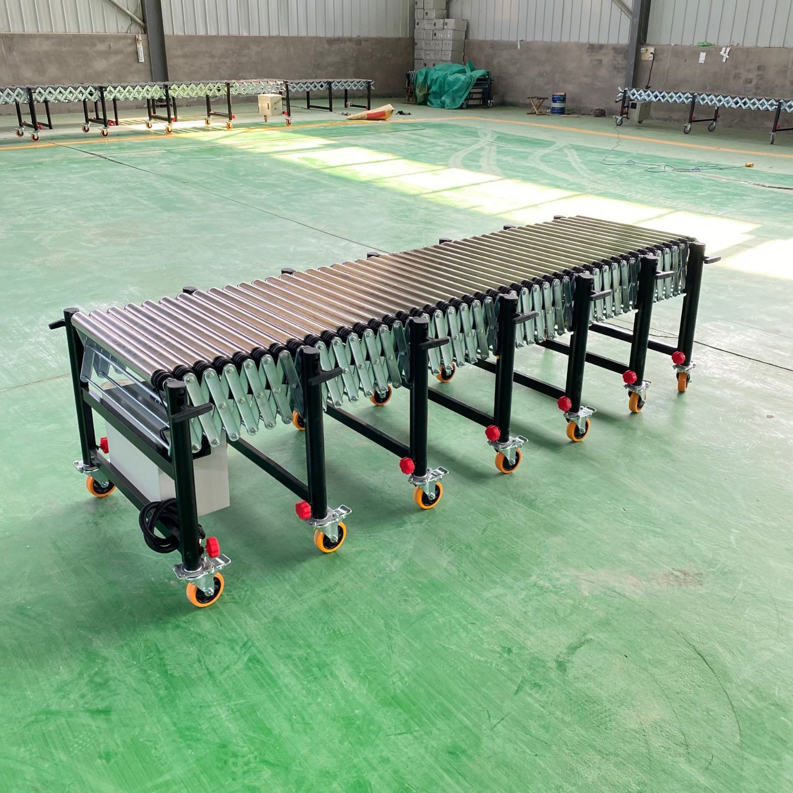 伸缩式动力滚筒输送机动力伸缩输送线电动传送快递物流分拣流水线图4