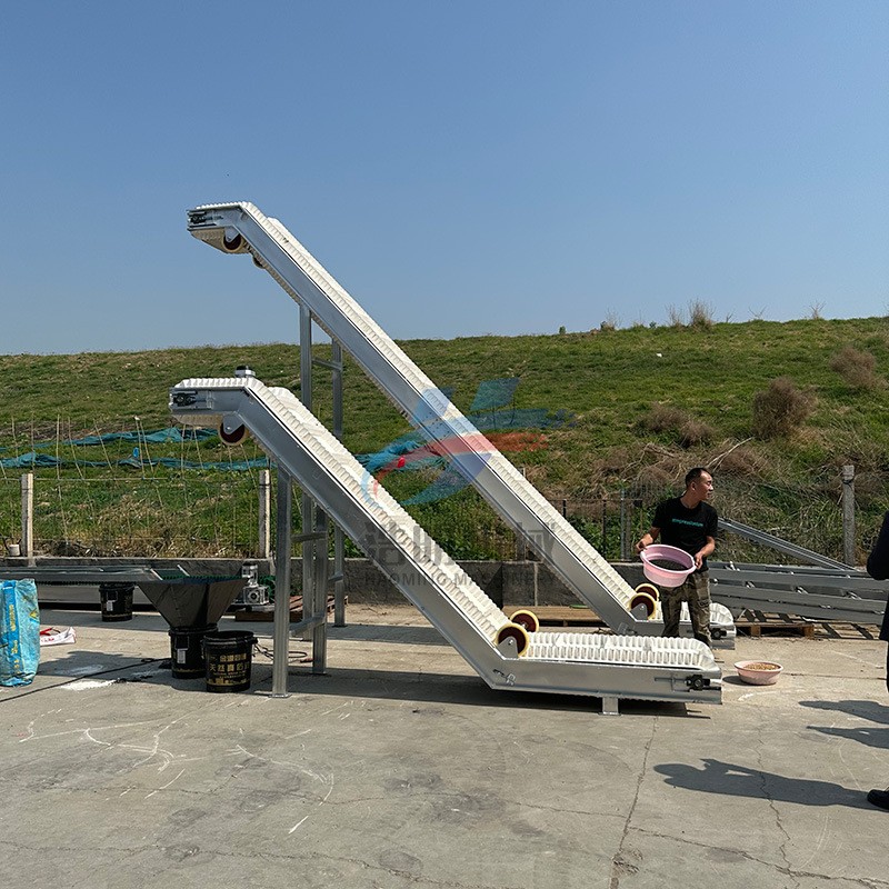 白色PVC裙边皮带输送机带隔板颗粒粉末提升输送机水平倾斜上料机图3