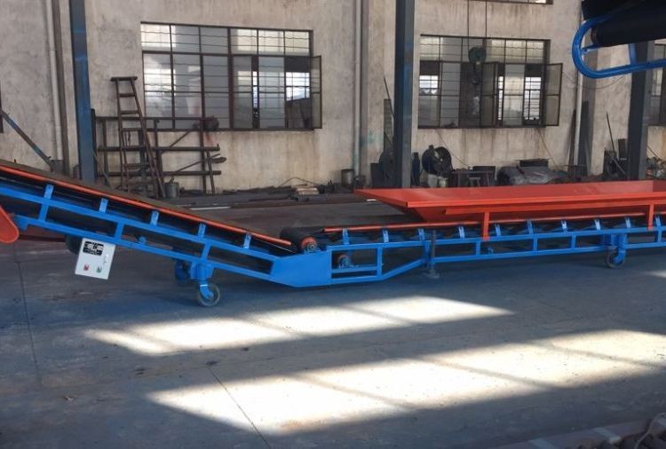 正鑫 大倾角爬坡皮带输送机 厂家定制 可移动粮食建材输送设备