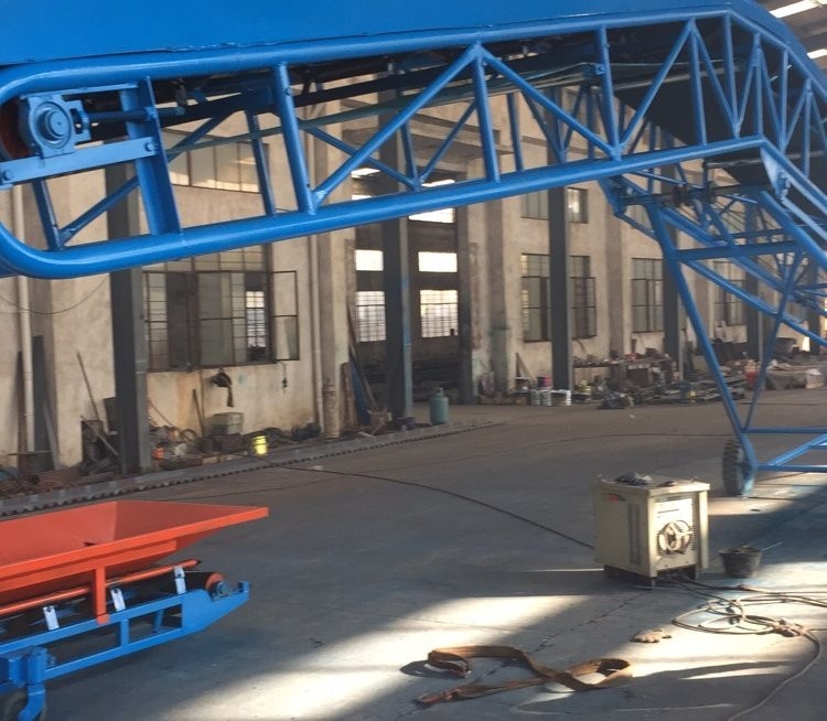 正鑫 大倾角爬坡皮带输送机 厂家定制 可移动粮食建材输送设备图2