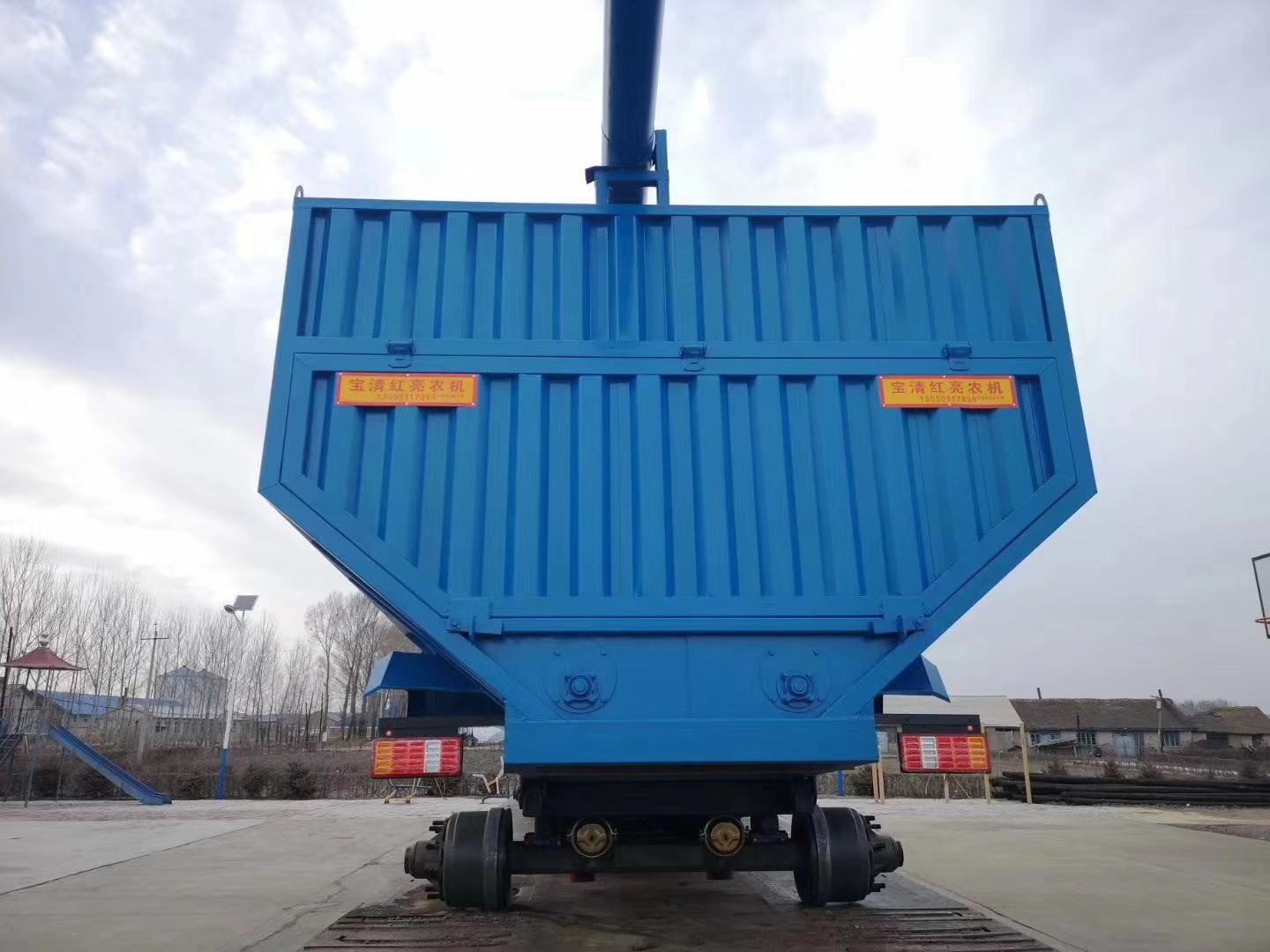 牵引式精播机加肥车