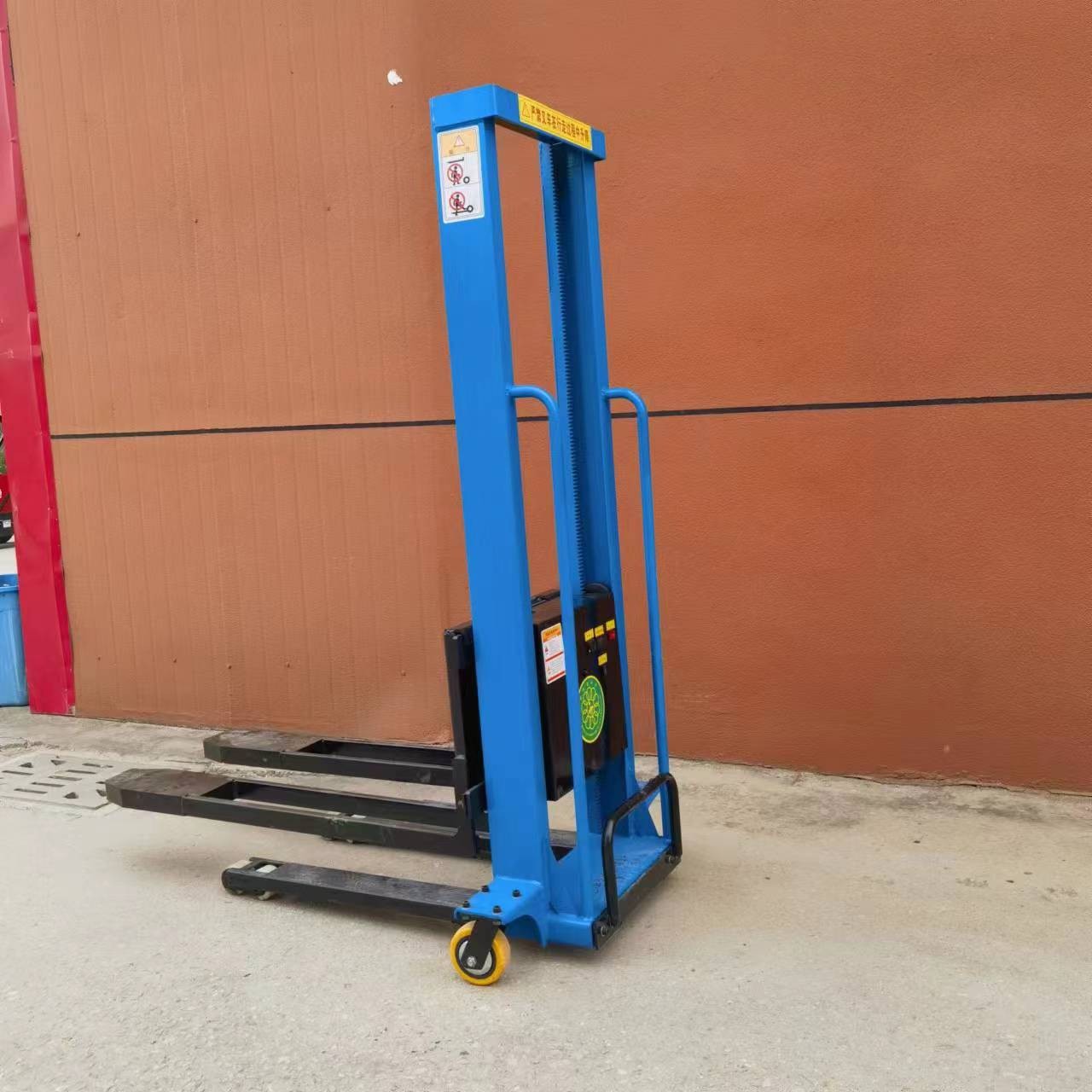 全自动电动遥控叉车 仓库搬运堆高车 1吨液压便携式随车叉图4