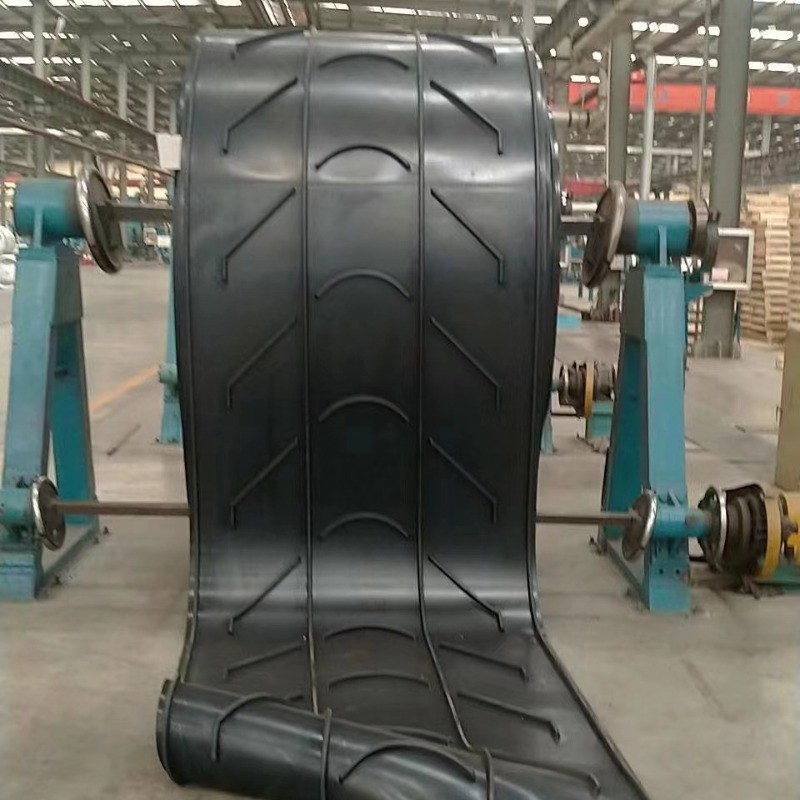 人字尼龙输送带上凸爬坡输送带 搅拌站粮机专用输送带 花纹输送带图4