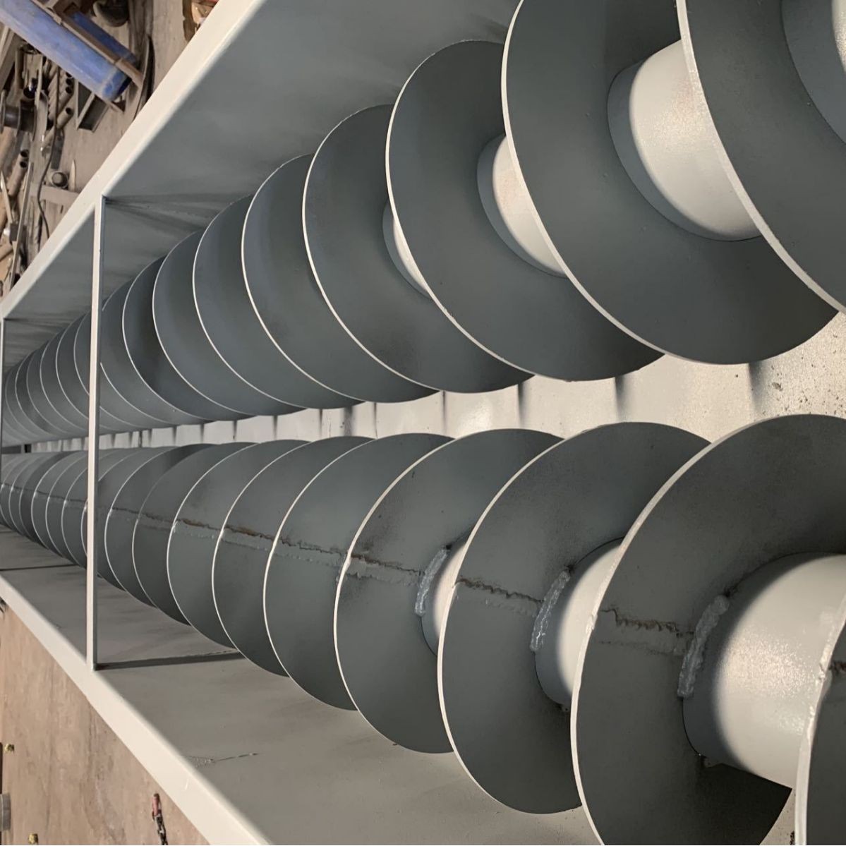 U型槽螺旋输送机SEW动力端加厚蛟龙输送机煤炭钢砂无轴螺旋输送机图4