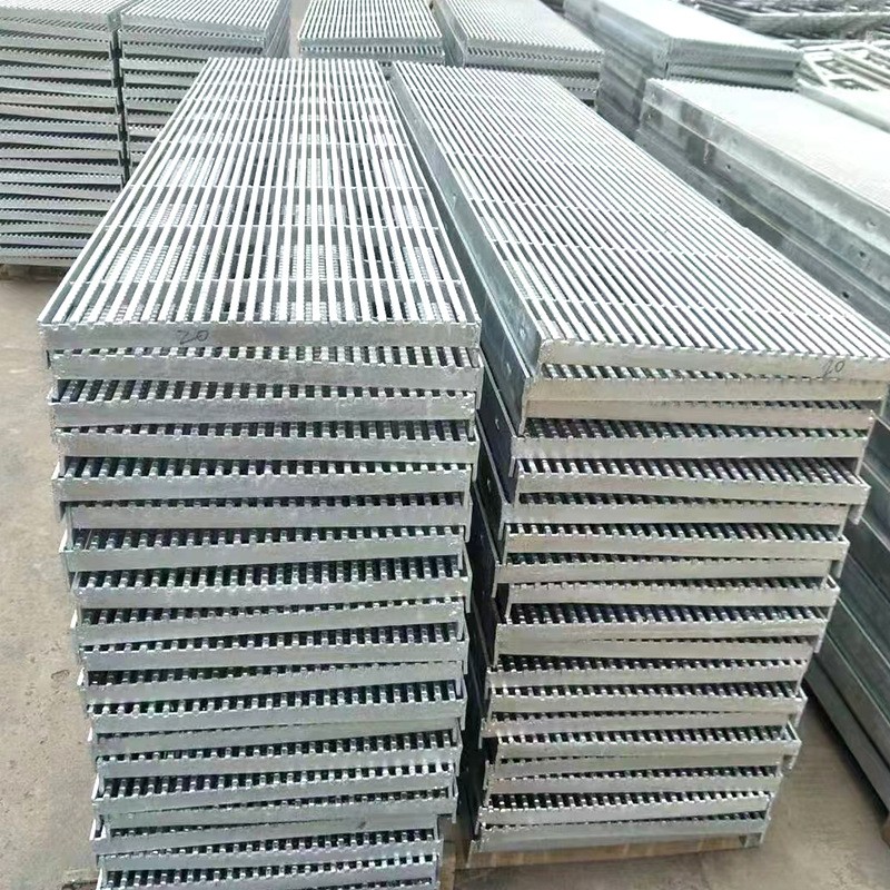 农牧养殖设备 优质三棱钢热镀锌漏粪板 产床用防滑三棱钢地板现货图2