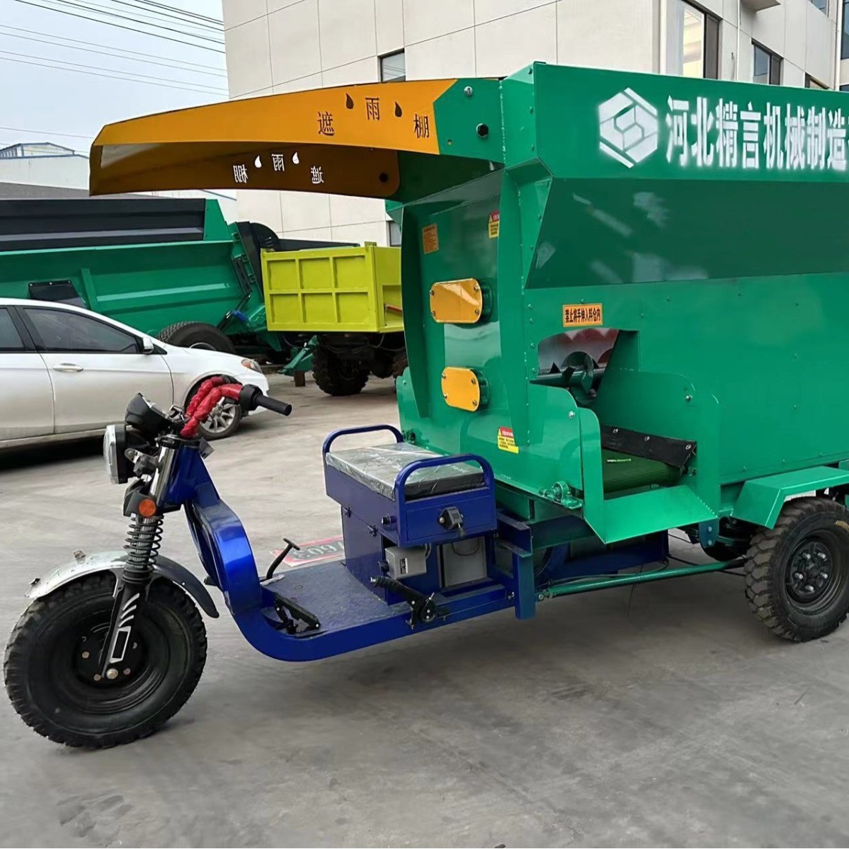 电动牛羊撒料车养殖场专用喂料机草料饲料全自动一体化自动喂料车图2